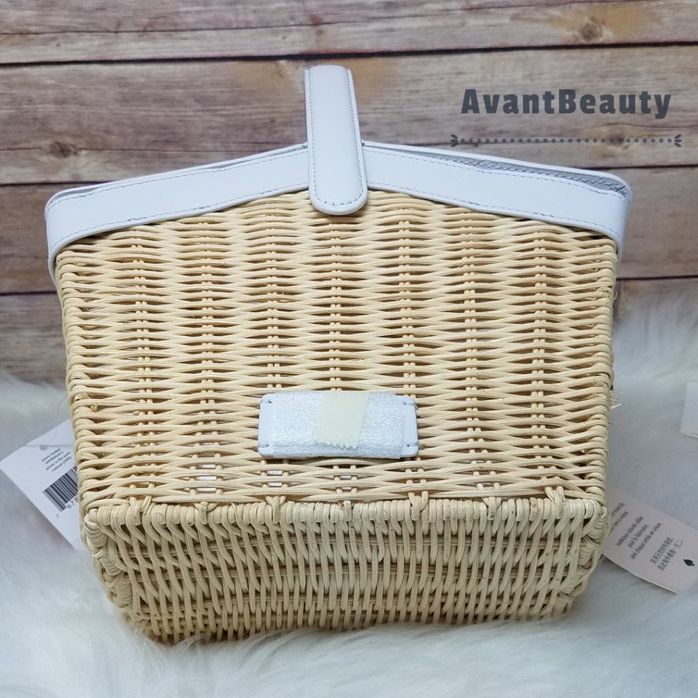 Kate Spade Picnic In The Park Basket Strawberry White Crossbody Strap included! - Picture 13 of 14